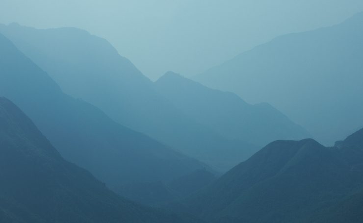 berge-im-nebel-sapa-vietnam