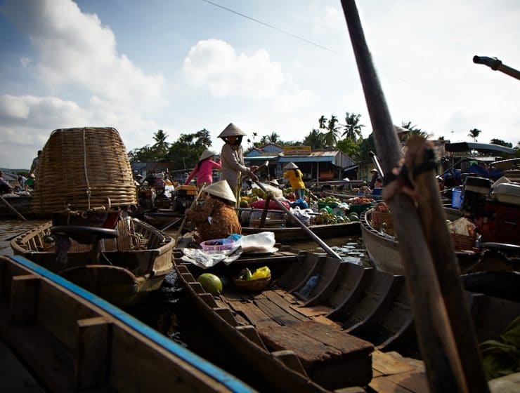 boote-floating-market-vietnam