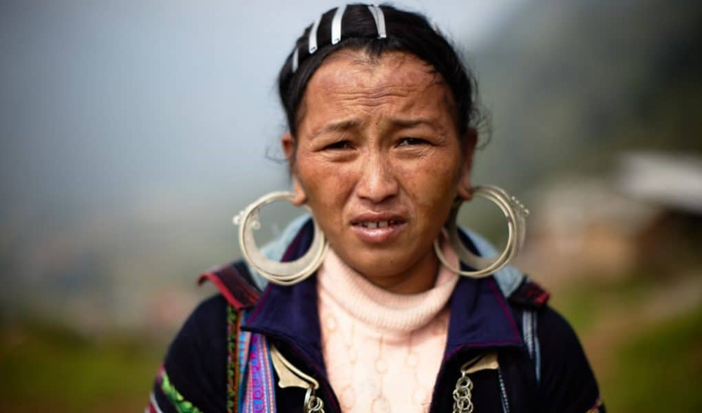 frau-black-hmong-sapa-vietnam