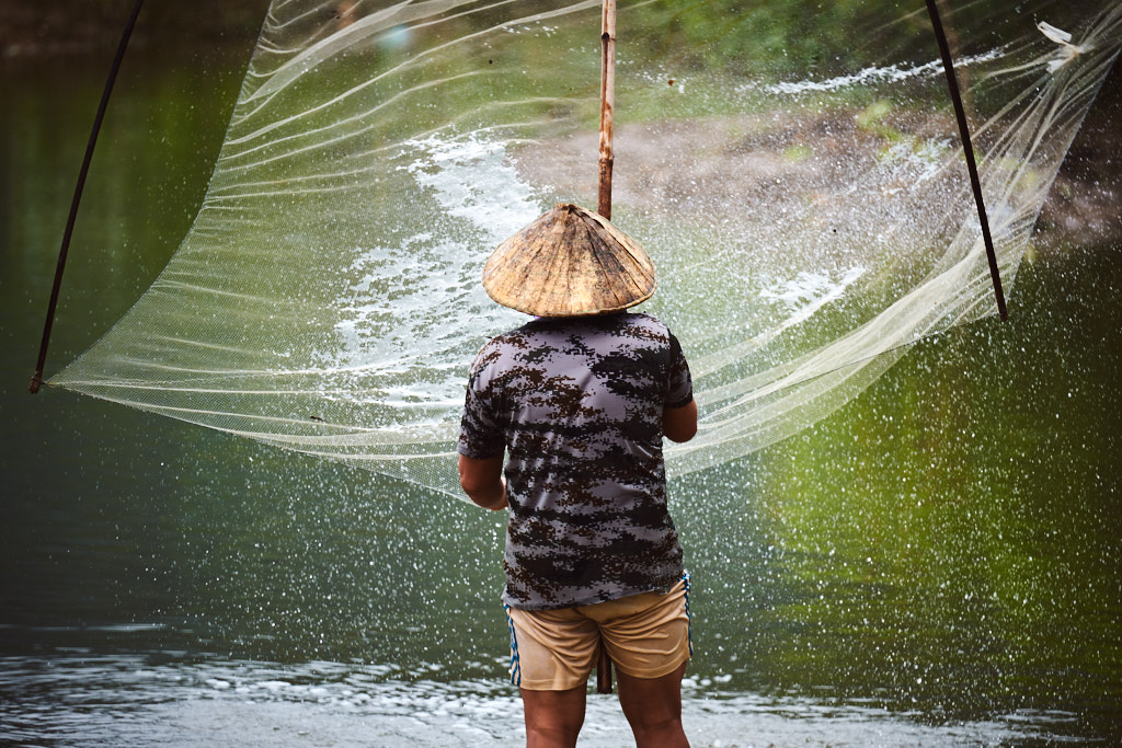 Fischer in Laos mit Netz