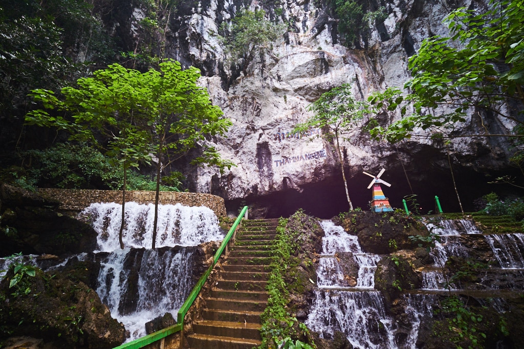 Der EIngang zum Tham Nang En Cave in Laos