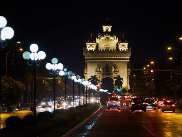 Patuxai bei Nacht in Vientiane
