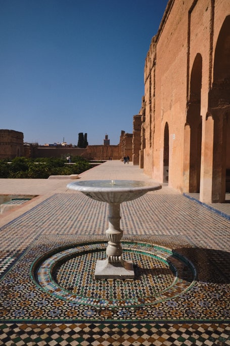 Springbrunnen im Innenhof des Palais El Badii in Marrakesch